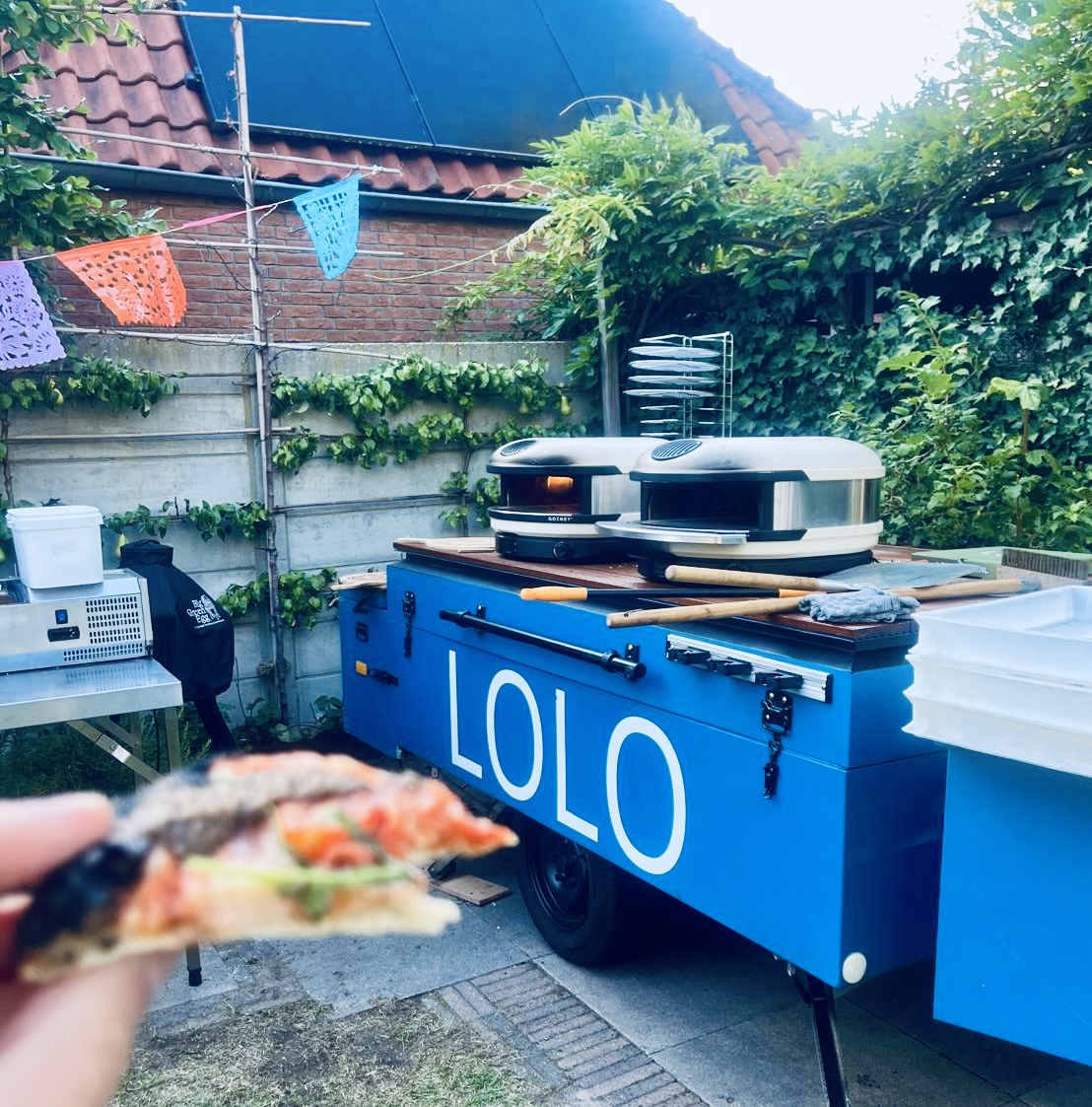 LOLO-pizzatrailer op locatie